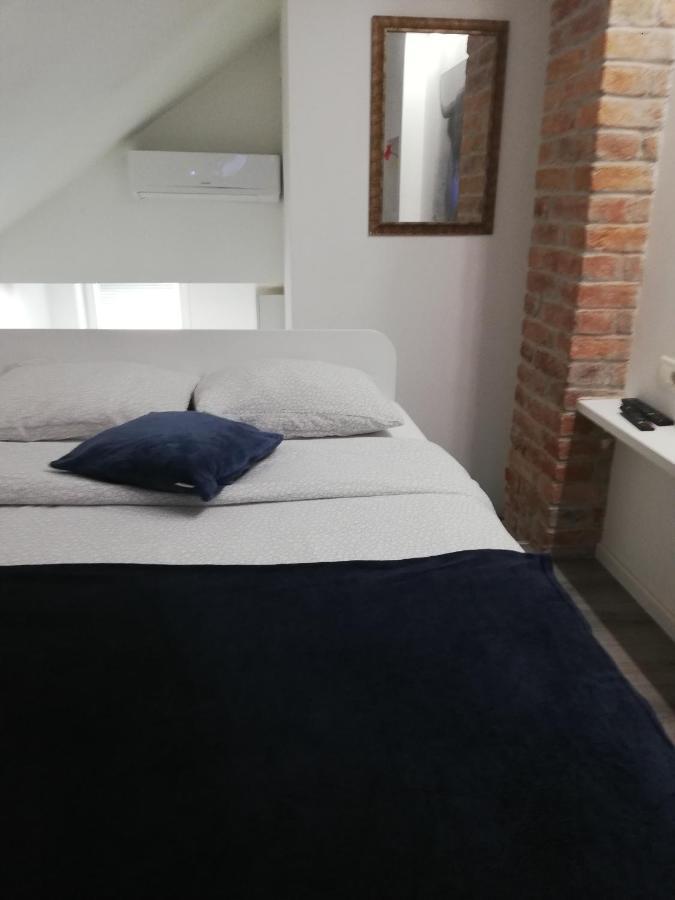 Simple Teslina Zagreb
