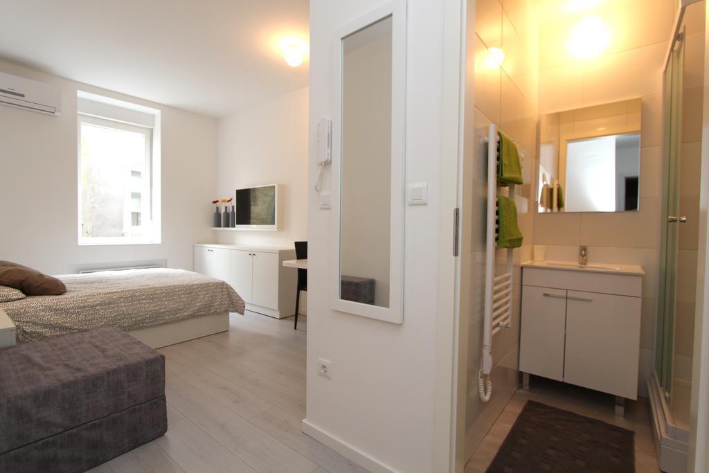 Simple Teslina Apartment *